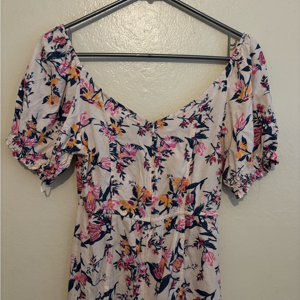 White floral print roxy brand dress size small can be worn off shoulder too